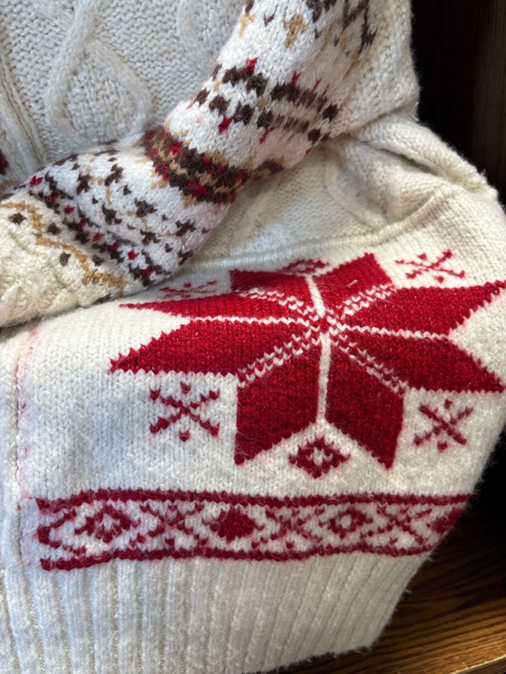 American Eagle Outfitters Cream and Red Nordic Cable Sweater - Picture 3 of 5